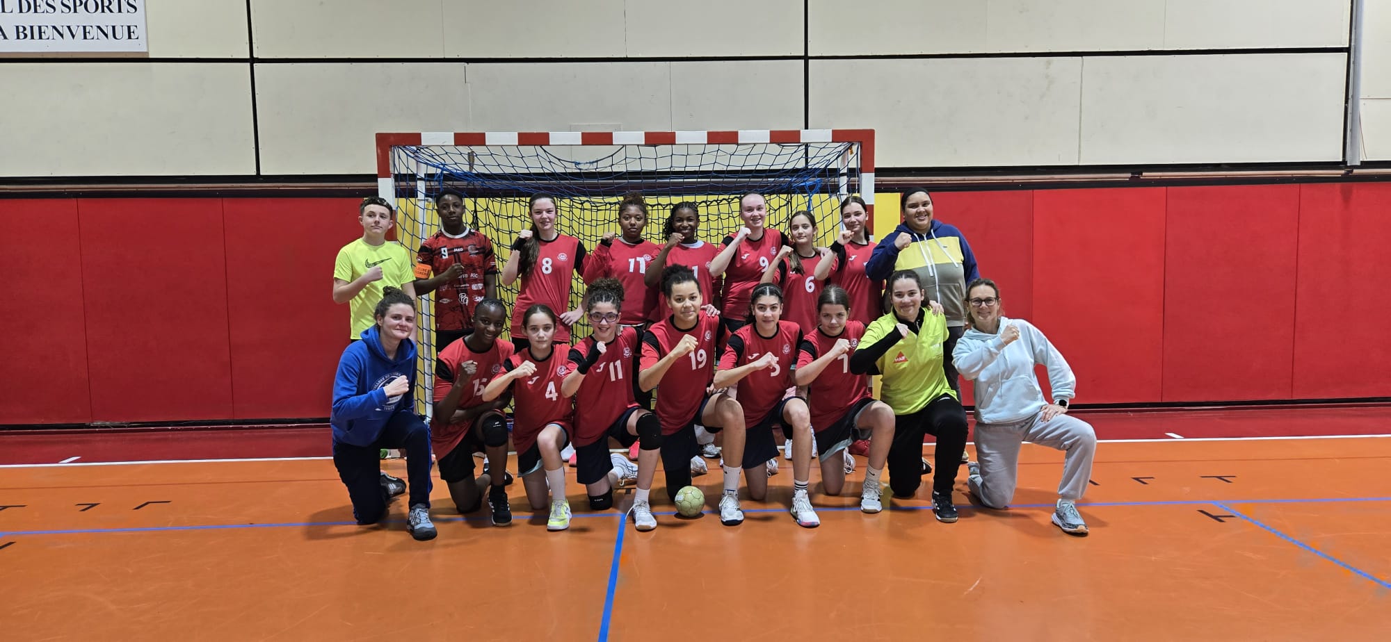 Une nouvelle victoire pour l’équipe Minime féminine de la section Handball, qui les qualifie pour la finale académique !
